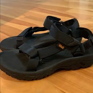 Teva Hurricane sandals size 6